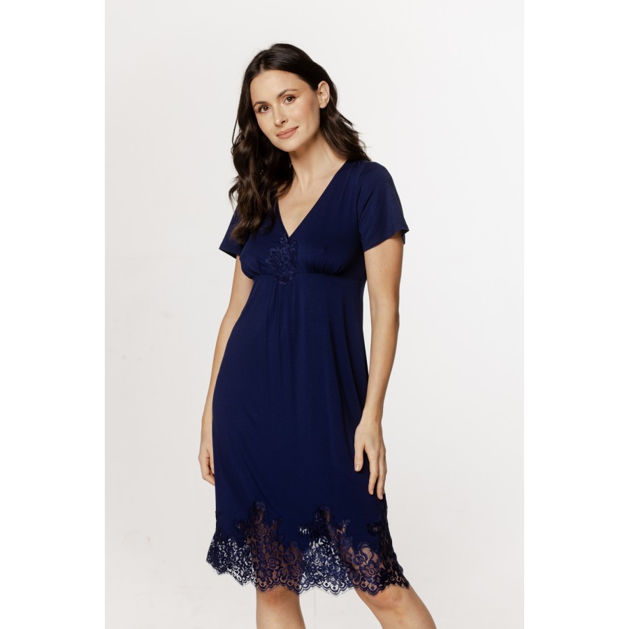 Ravissante chemise de nuit mi-longue, en micromodal et dentelle, manches courtes