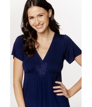 Ravissante chemise de nuit mi-longue, en micromodal et dentelle, manches courtes
