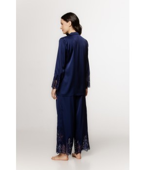 Élégant ensemble pyjama, haut chemise, dentelle sur les manches et sur le bas du pantalon