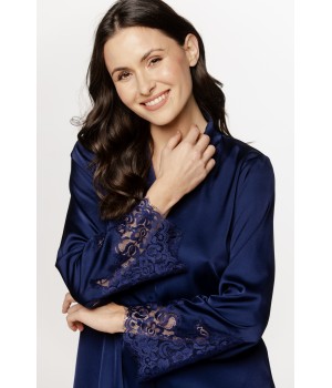 Élégant ensemble pyjama, haut chemise, dentelle sur les manches et sur le bas du pantalon