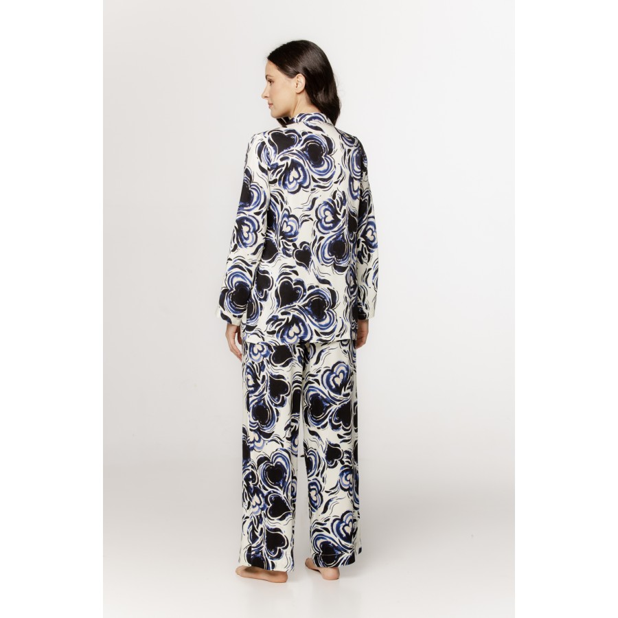Loose-fitting viscose satin pajama set with a blue and black pattern. Shirt top and loose-fitting pants.