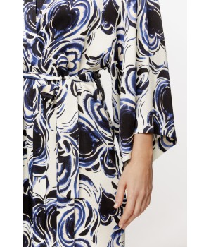 Sublime déshabillé en viscose satin à motif, manches amples et évasées, ceinture