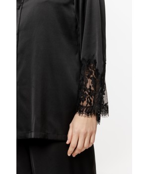 Wunderschönes Satin-Pyjama-Set mit Spitzenbesatz an Unterarmen und Hosensaum