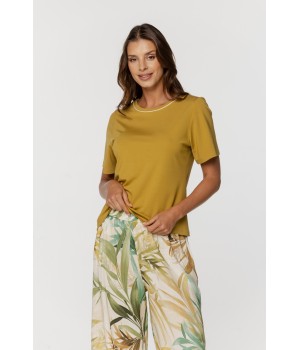 Detalle tejido camiseta ocre rayón nailon elastano