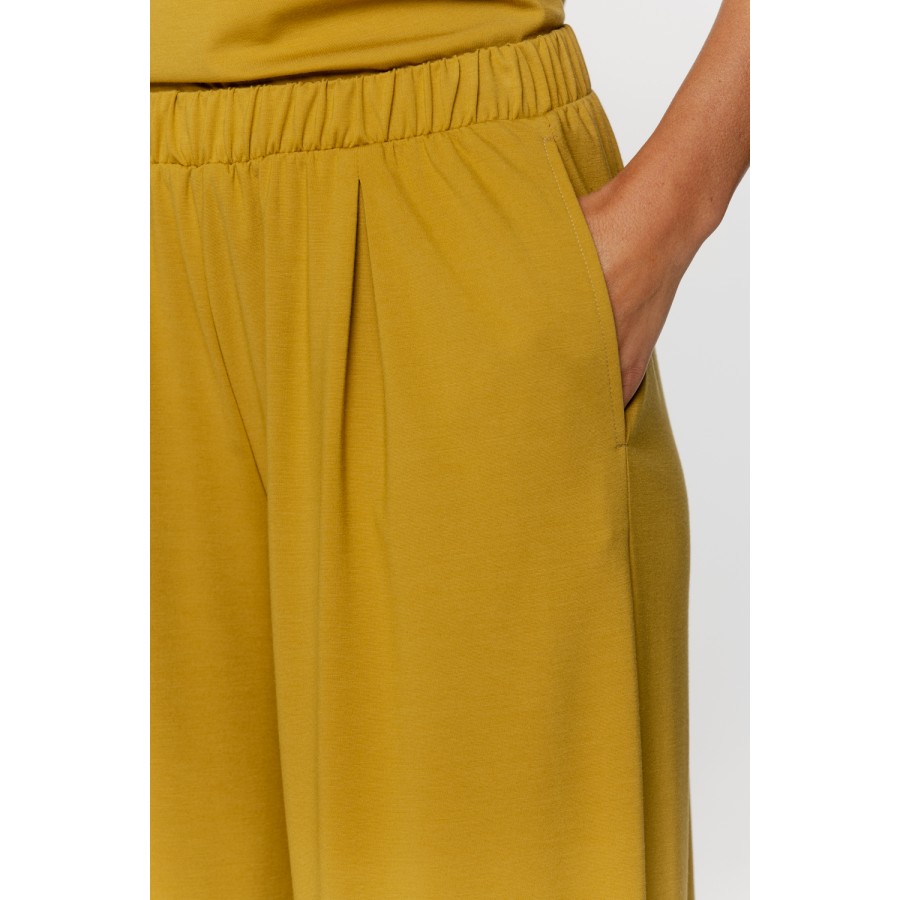 Loose-fitting, flowing pyjamas in rayon and nylon, cinched at the waist with side pockets