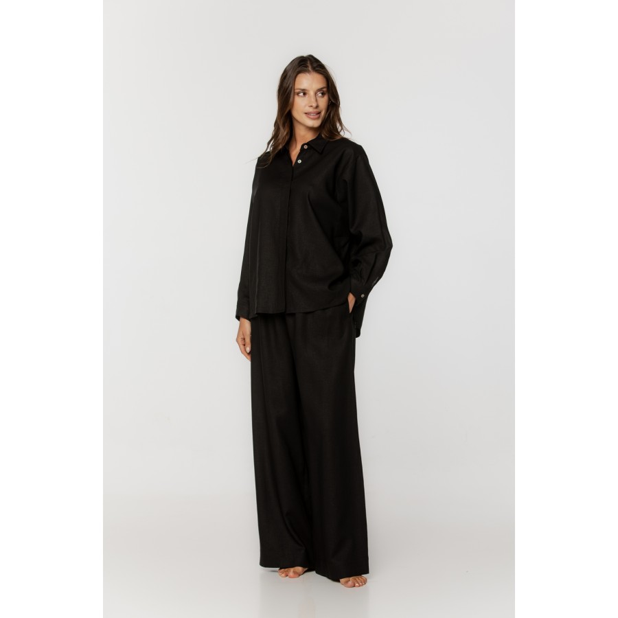 88
Beautiful loose-fitting linen pyjama set, long-sleeved shirt and wide-legged trousers