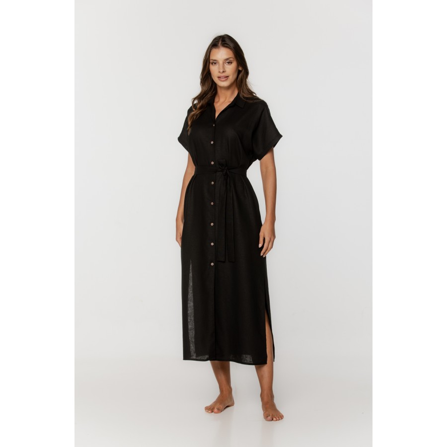Longue robe d'intérieur style chemise, manches courtes et cintrée à la taille