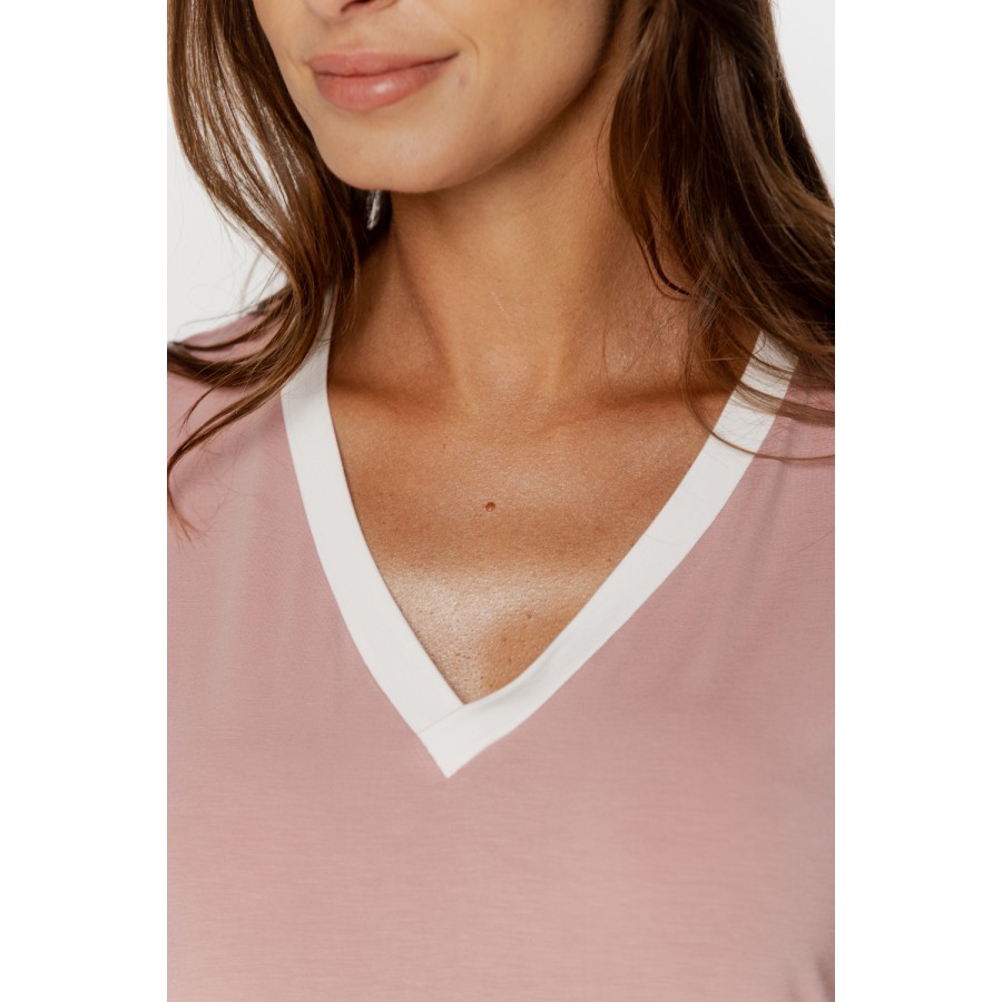 Lovely micromodal nightgown with short sleeves and a V-neck trimmed with piping.