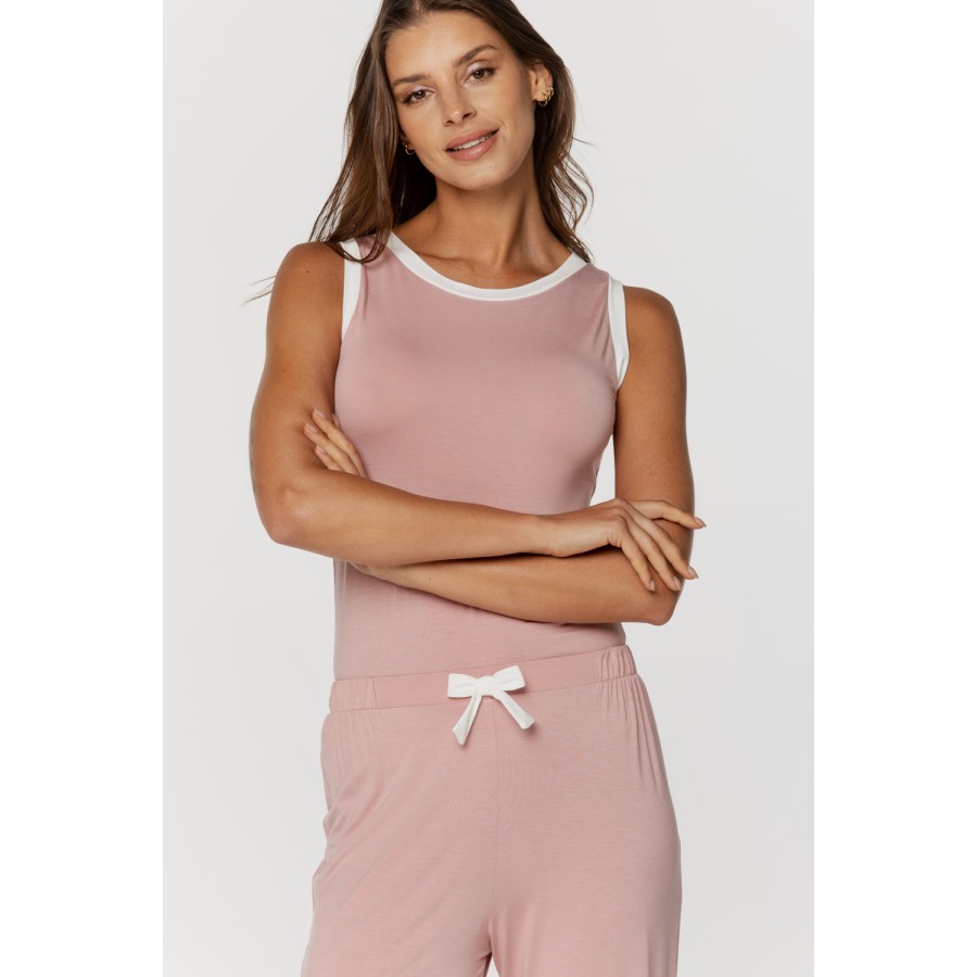 Wunderschönes Pyjama-Set aus Mikromodal, bestehend aus Tanktop und fließender, gerader Hose.