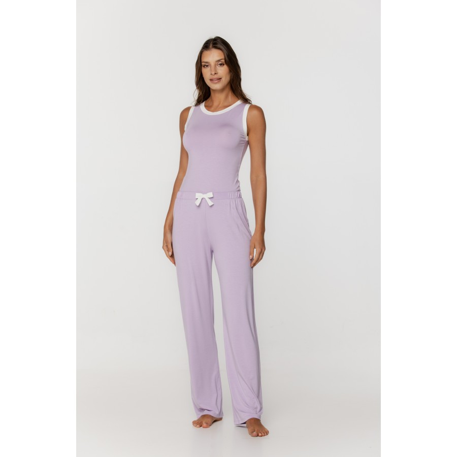 Wunderschönes Pyjama-Set aus Mikromodal, bestehend aus Tanktop und fließender, gerader Hose.