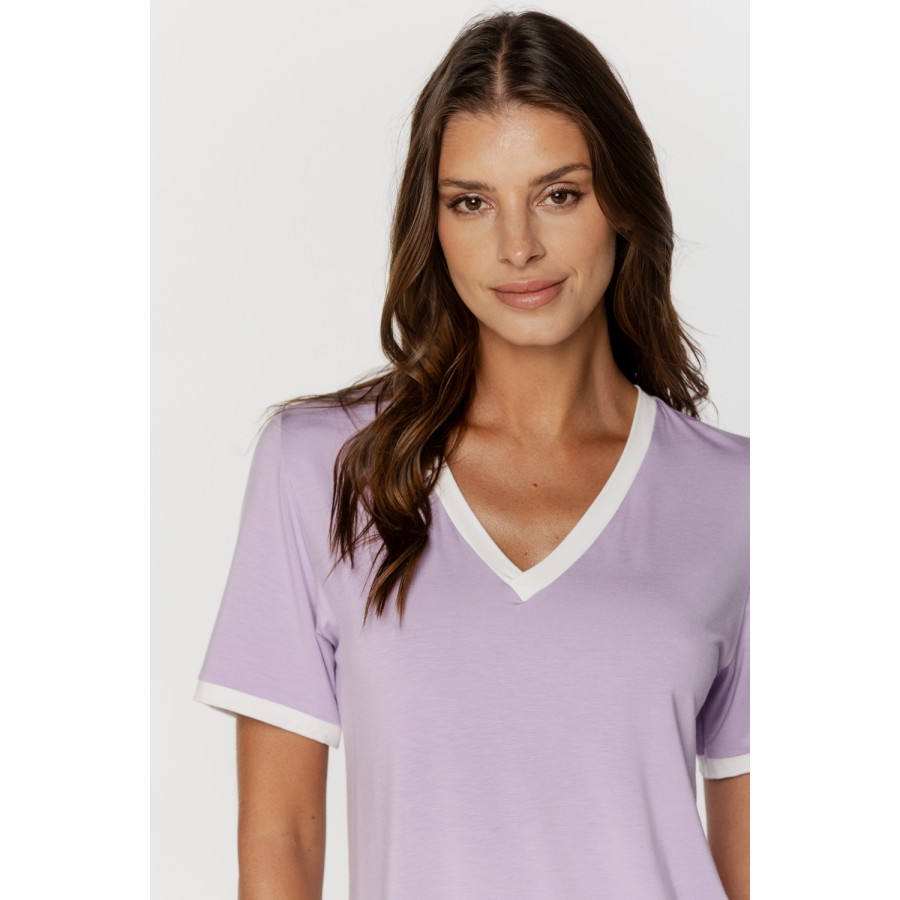 Joli ensemble de nuit en micromodal, tee-shirt manches courtes et short soulignés d'un liseret
