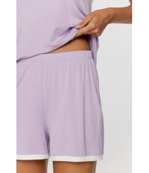 94
Hübsches Schlafanzugset aus Mikromodal, bestehend aus kurzärmeligem T-Shirt und Shorts mit Paspelierung