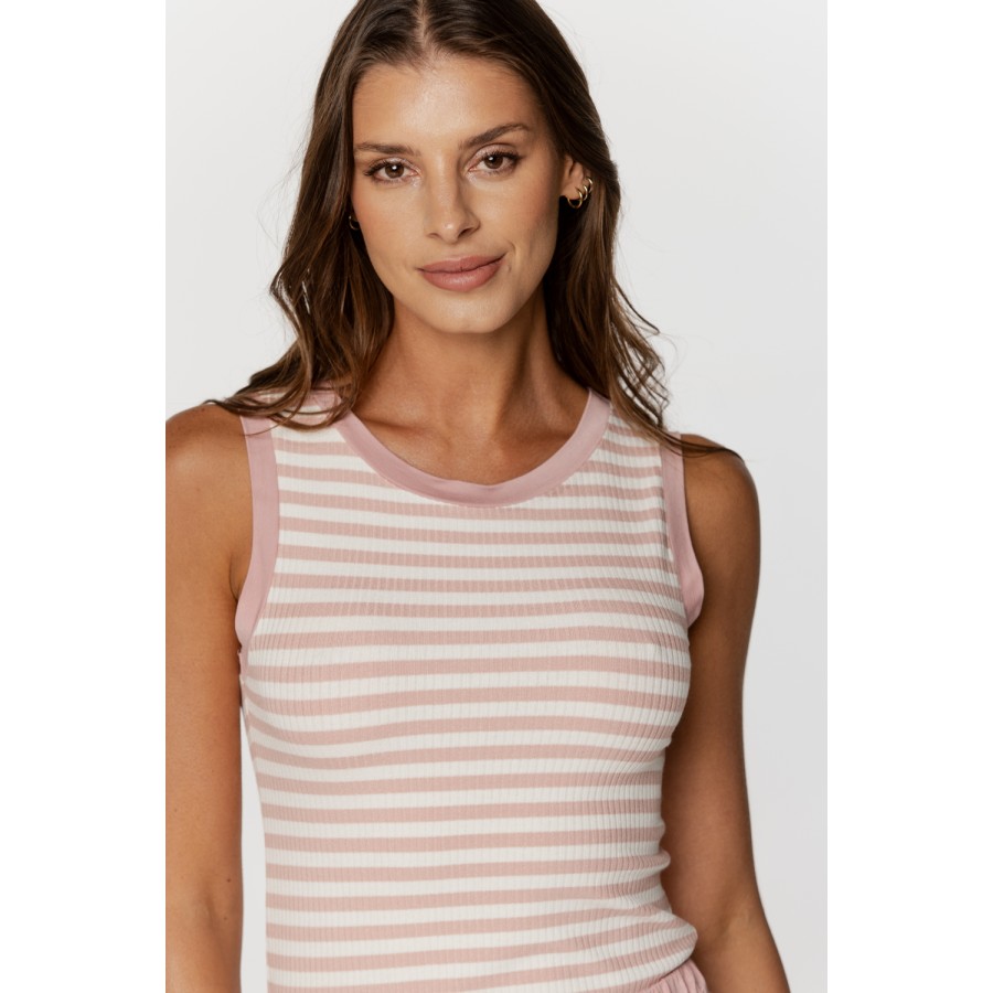 Beautiful pajama set with top and shorts with pockets