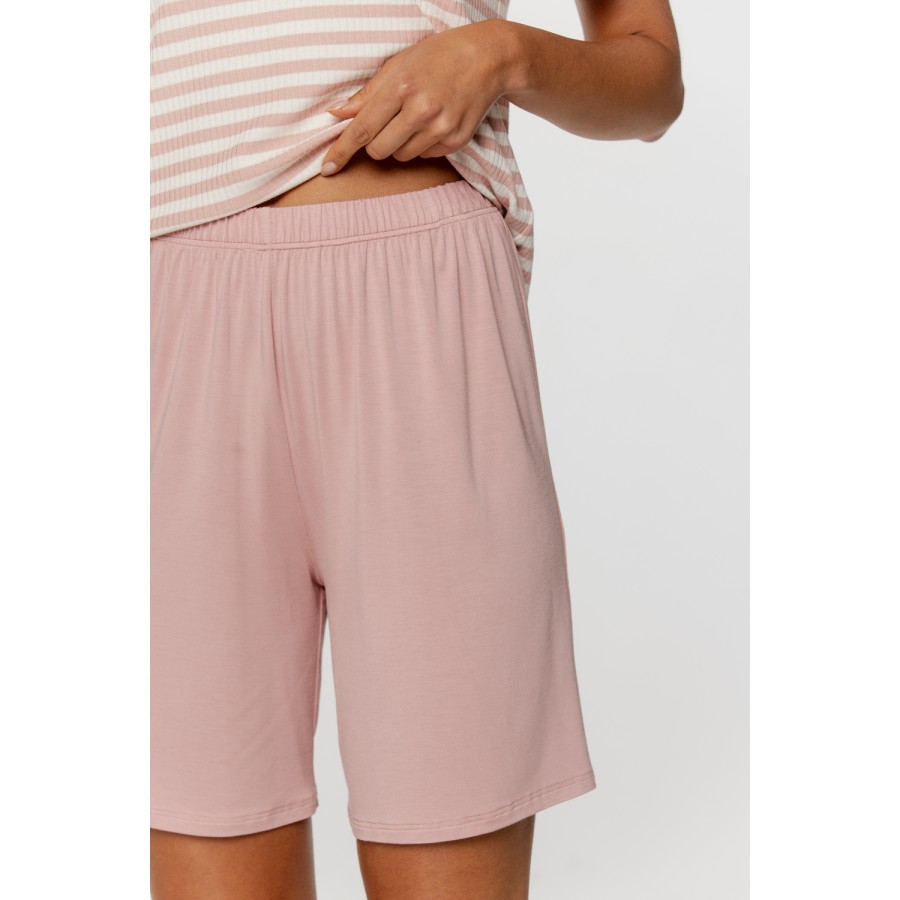 Sublime ensemble de pyjama avec haut col en V et short