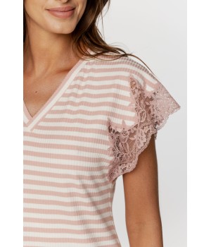 Lovely V-neck pajama set with embroidered short sleeves