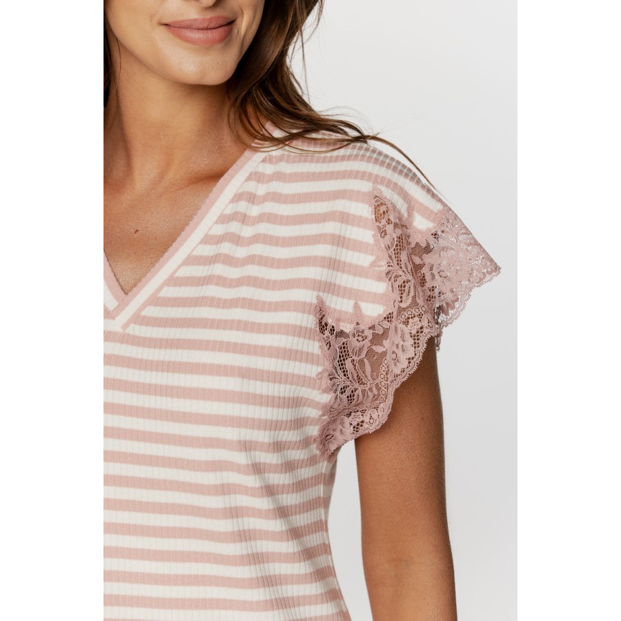 Lovely V-neck pajama set with embroidered short sleeves