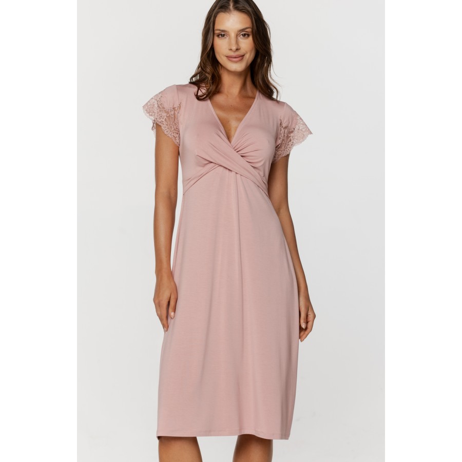 Sumptuous short-sleeved nightgown with lace