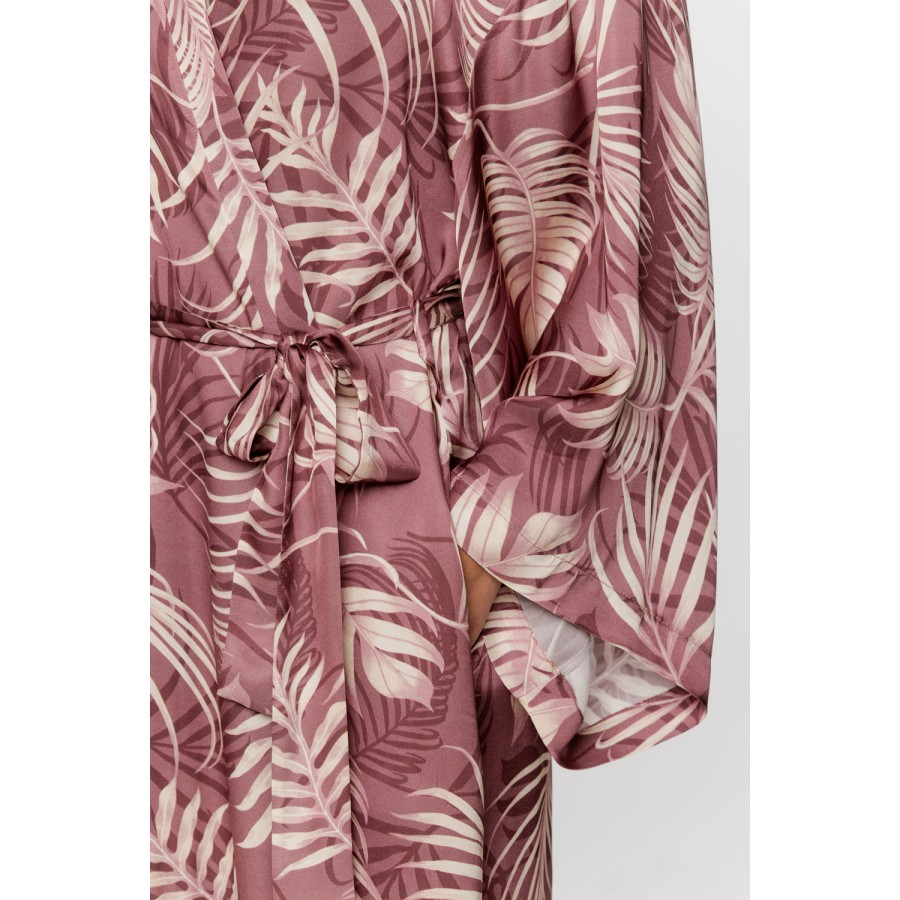 Beautiful long bathrobe with long sleeves and pockets