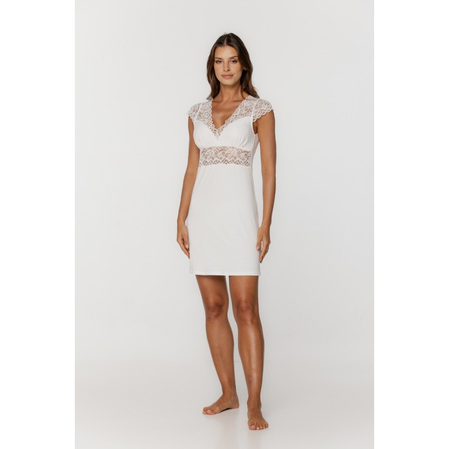 Camisón de lujo con encaje y espalda abierta