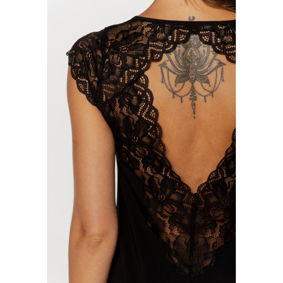 Perfil del camisón con espalda abierta