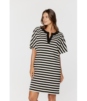 Ravissante chemise de nuit à rayure avec manches courtes et col châle Chemises de nuit - www.coemi-lingerie.com 