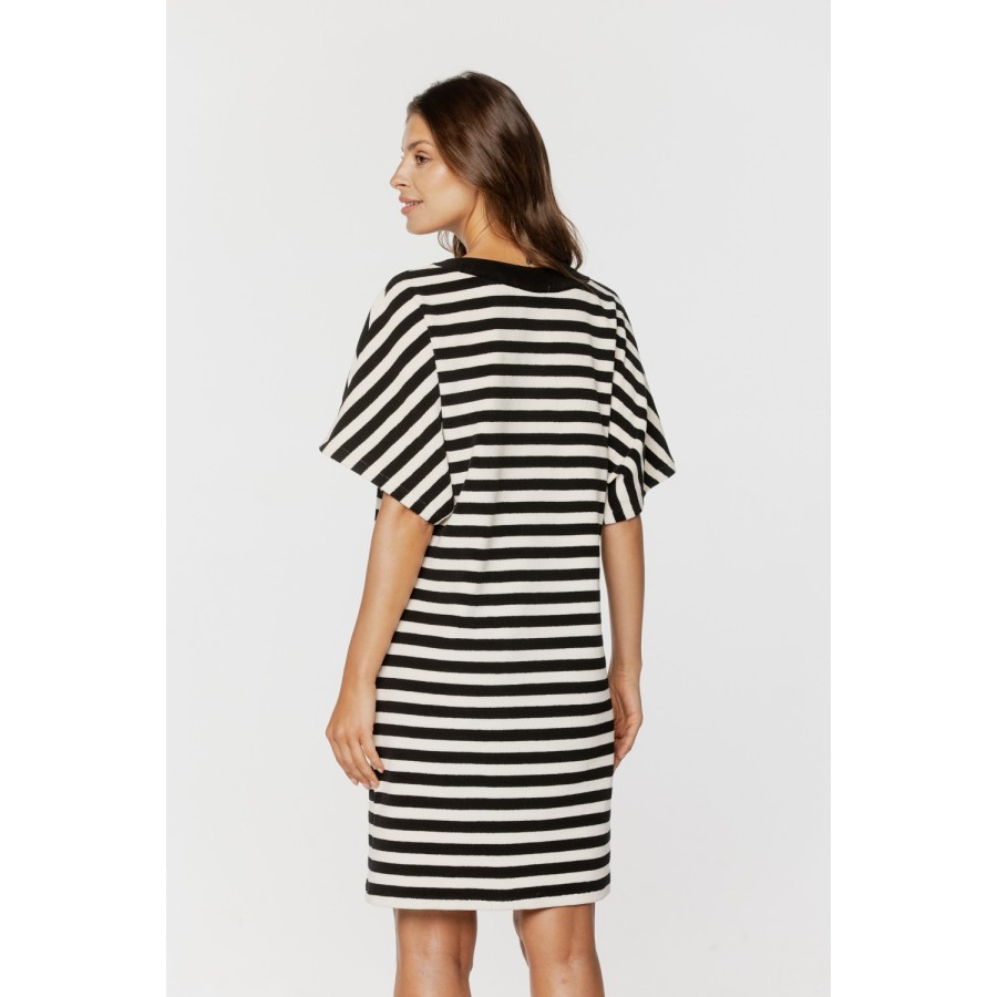Camisón de rayas cuello chal mangas anchas