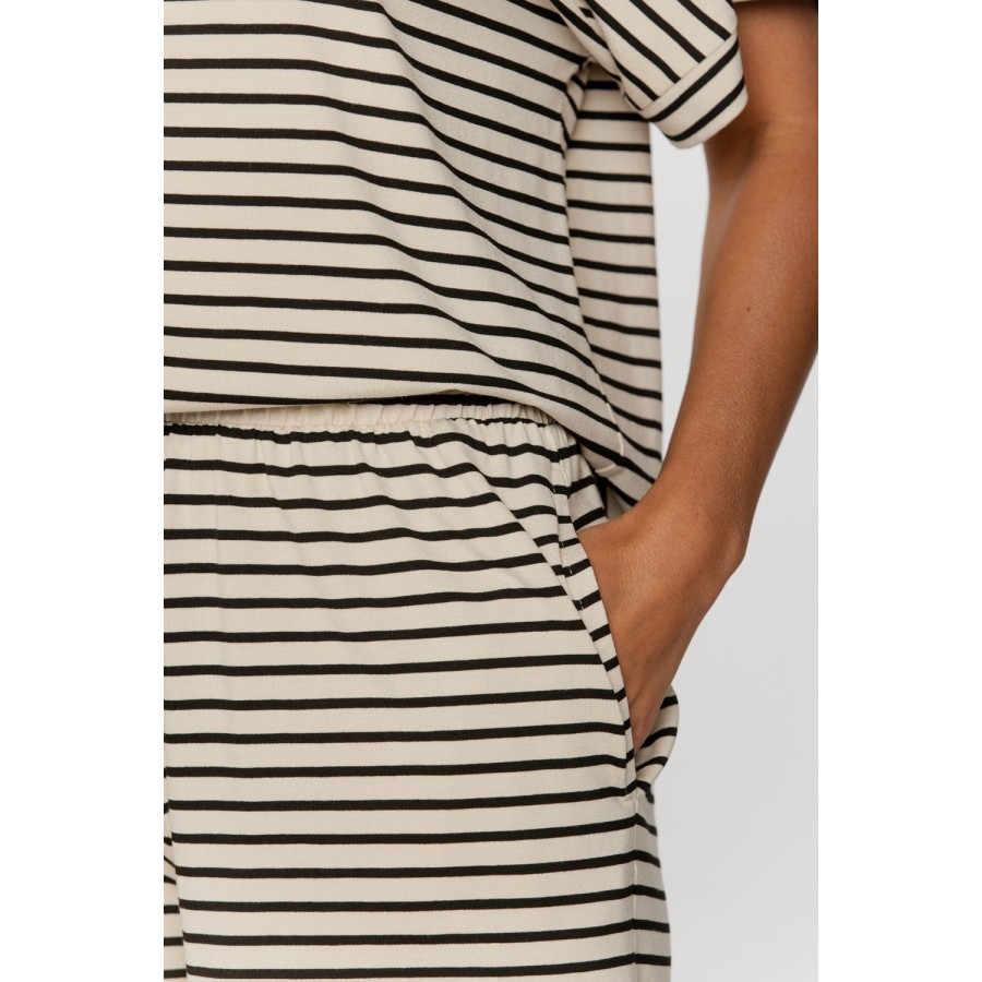 Conjunto de pijama a rayas en color negro y blanco