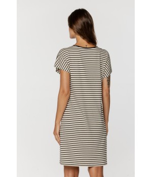 Vista posterior del camisón de rayas con caída amplia