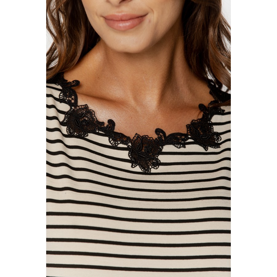 Magnifique chemise de nuit à rayure, broderie sur le col rond Chemises de nuit - www.coemi-lingerie.com 