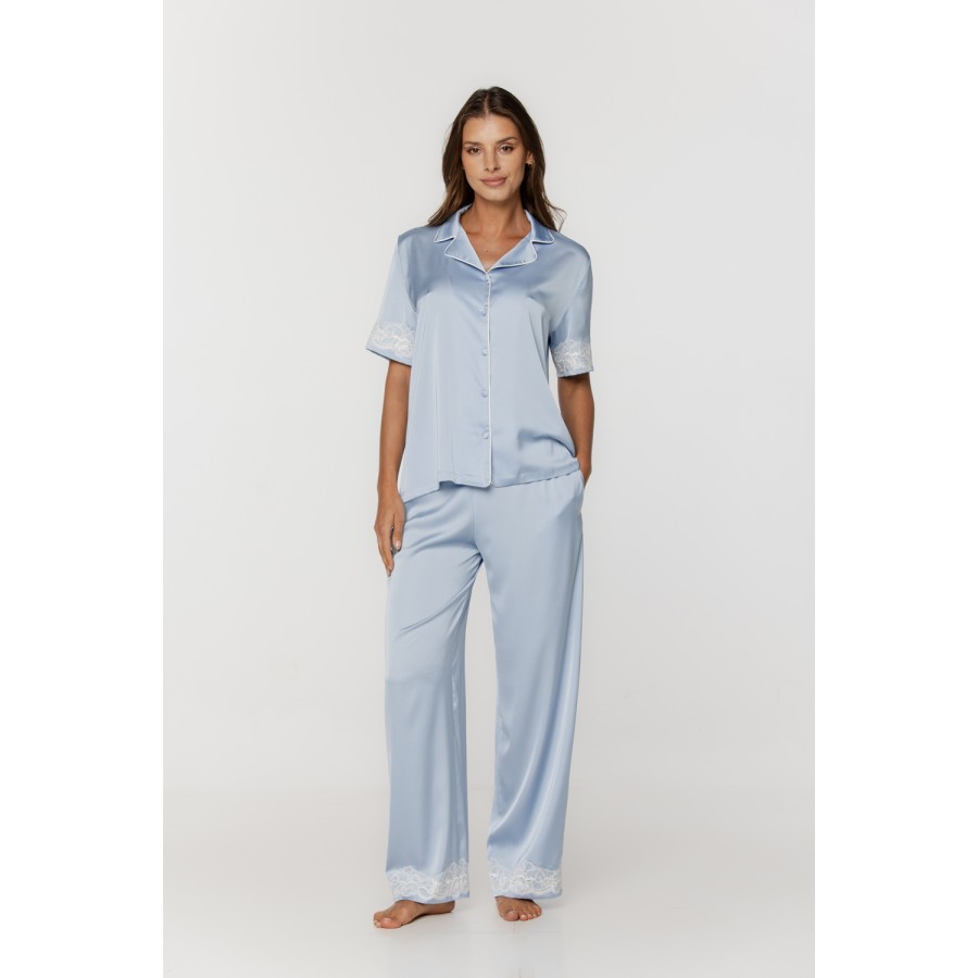 Pyjama-Set aus Satin und Spitze, bestehend aus kurzärmeligem Oberteil und Hose. 1 - www.coemi-lingerie.com 