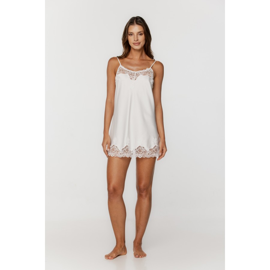 Ravissante nuisette en satin, fines bretelles et dentelles sur le buste et le bas de la robe Nuisettes - www.coemi-lingerie.com 