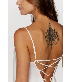 Exquisites Satinnachthemd mit zarten Trägern und Spitzenverzierungen an Oberteil und Saum 5 - www.coemi-lingerie.com 