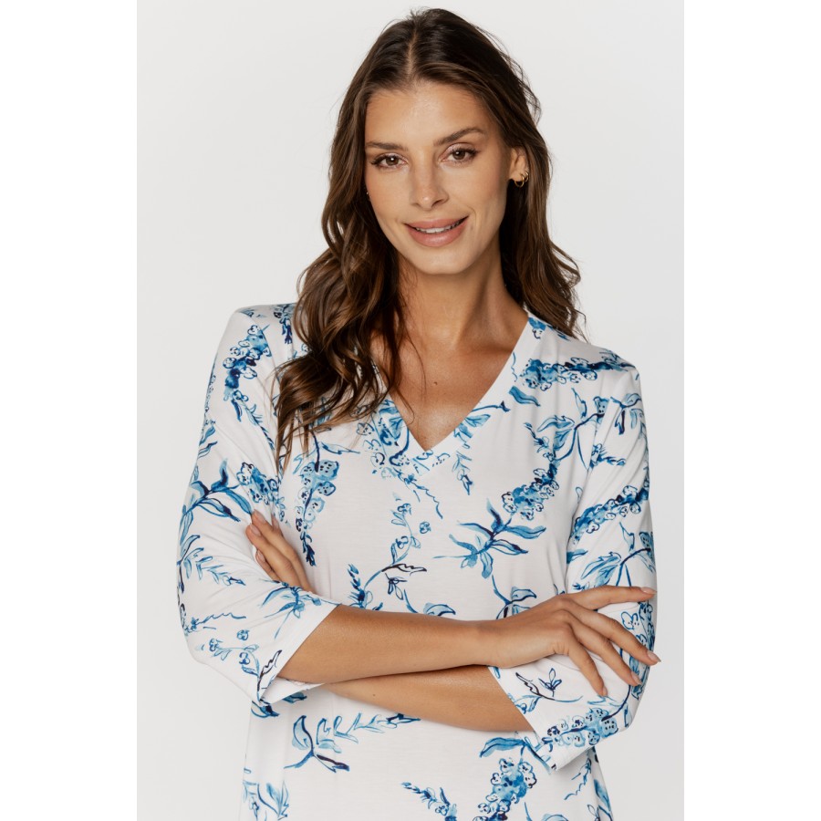 Chemise de nuit en micromodal motif fleuri avec manches ¾ et col en V Chemises de nuit - www.coemi-lingerie.com 
