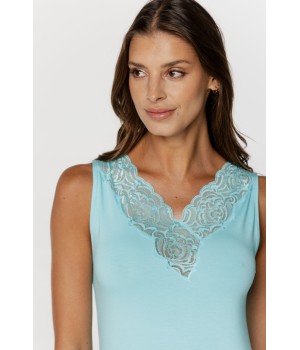 Camisón azul de micromodal visto de espaldas