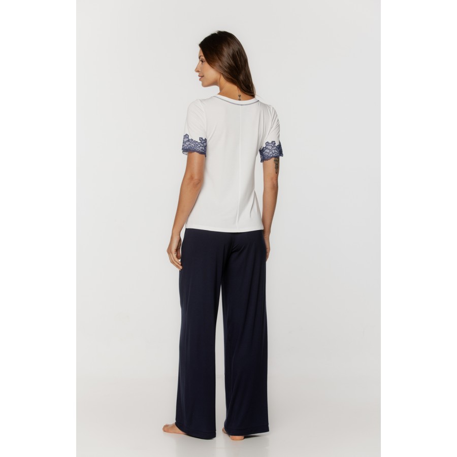Ensemble pyjama en micromodal manches courtes ourlées de dentelle et pantalon long et fluide Pyjamas - www.coemi-lingerie.com 