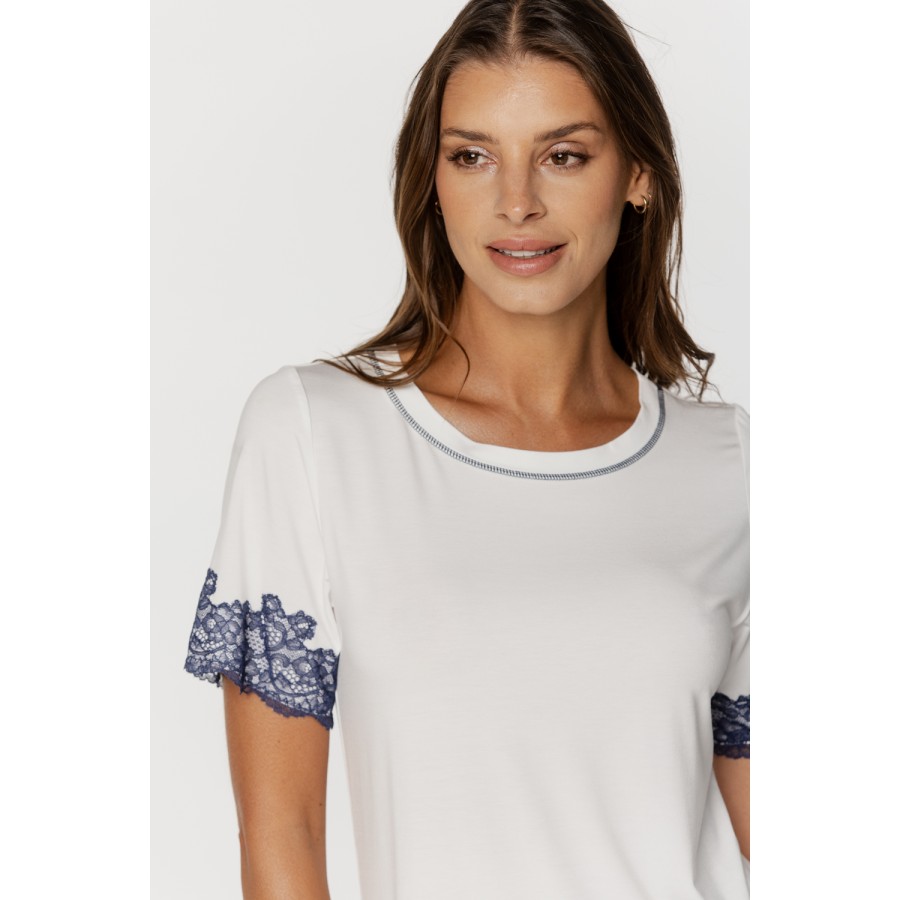 Ensemble pyjama en micromodal manches courtes ourlées de dentelle et pantalon long et fluide Pyjamas - www.coemi-lingerie.com 