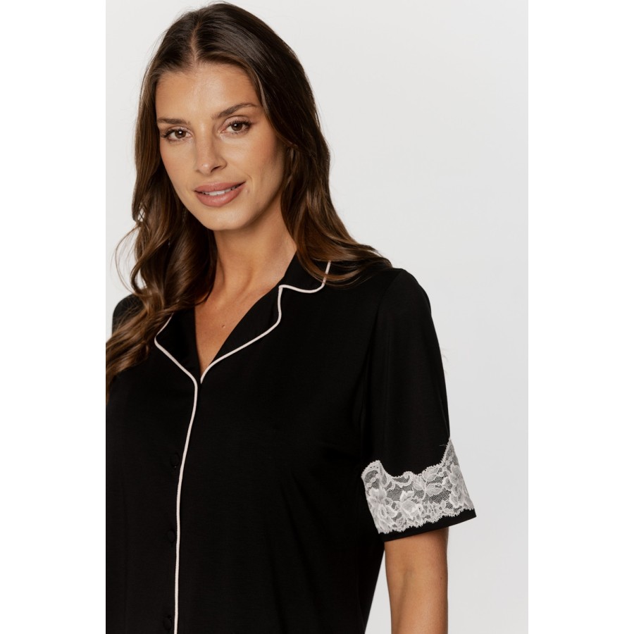 Pijama de micromodal con blusa camisera y detalle de encaje lateral