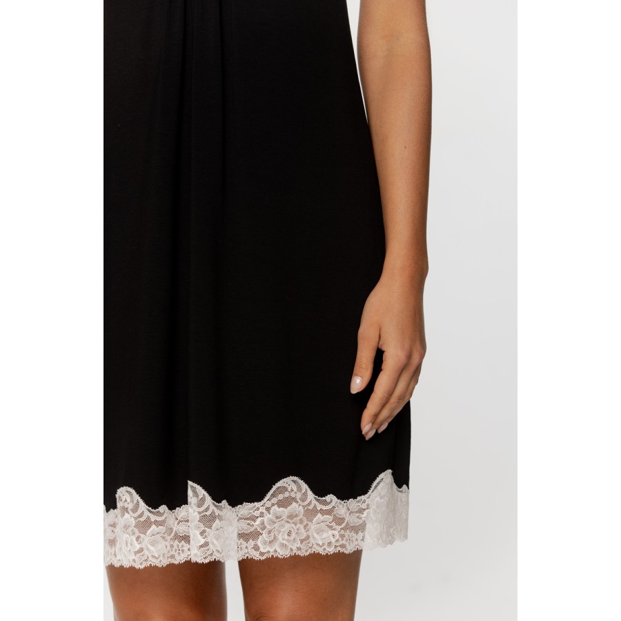 Elegante nuisette en micromodal decolleté en V orné de dentelle et fronce sous la poitrine Nuisettes - www.coemi-lingerie.com 