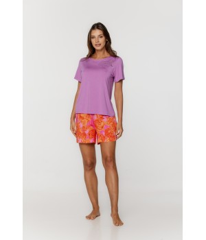 Pyjama set comprising a plain micromodal top and printed viscose shorts