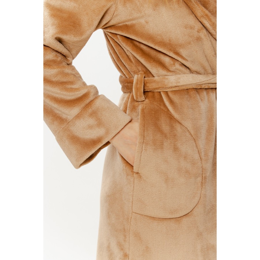 Peignoir maxi col châle COEMI tombé à mi-mollet sur mannequin 175 cm