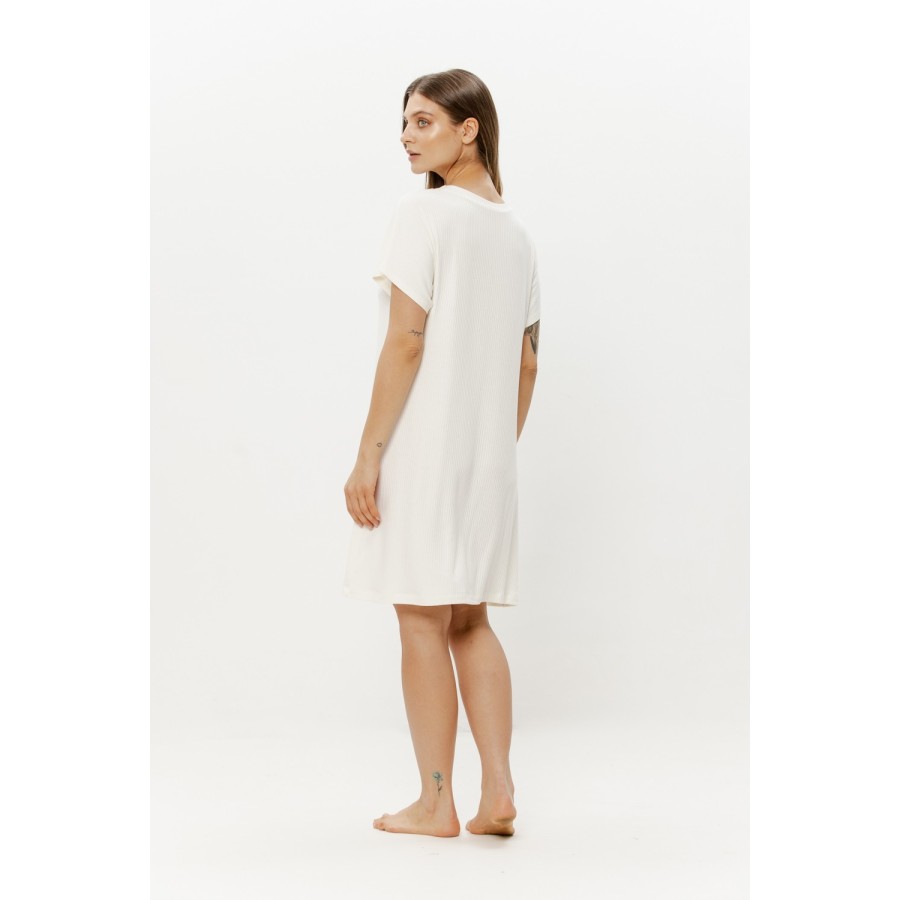 Détail col rond et dentelle fine chemise de nuit viscose Coemi