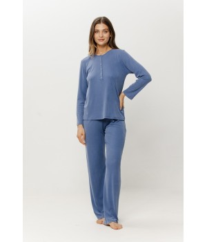 Pyjama-Set aus Viskose mit Knopfleiste und Rundhalsausschnitt in der Vorderansicht