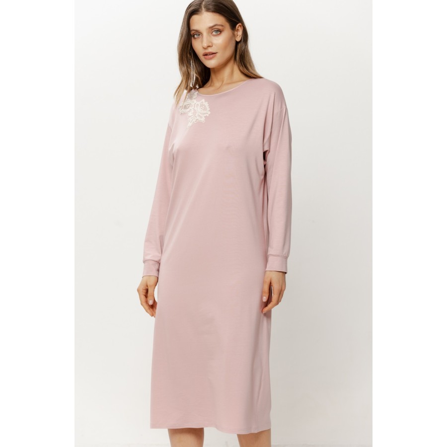 Side view showing the straight cut of a 112 cm long viscose nightgown