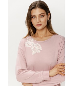 Vue de dos de la chemise de nuit ample en viscose longue avec manches longues