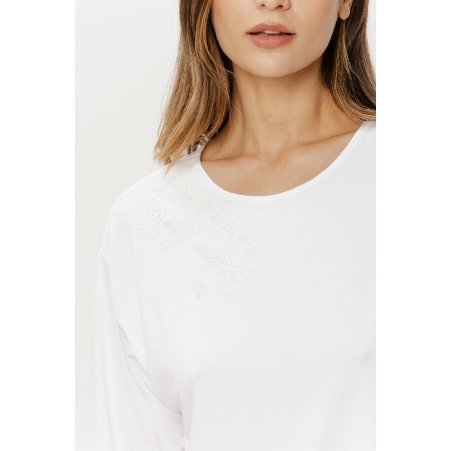 Neckline close-up round neck Micromodal nightgown Coemi