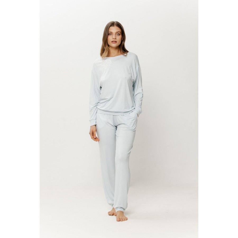 Pyjama aus Micromodal mit Spitze am Rundhals und gerader Culotte, Seitenansicht