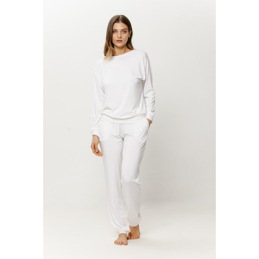 Back of round-neck micromodal pajama top with fluid wide trousers