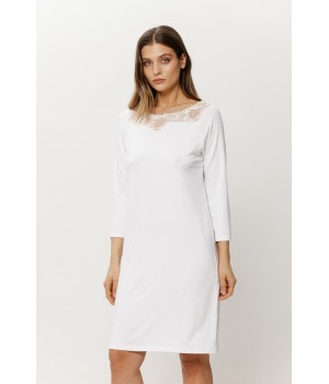 Camisón amplio blanco mangas tres cuartos visto de perfil