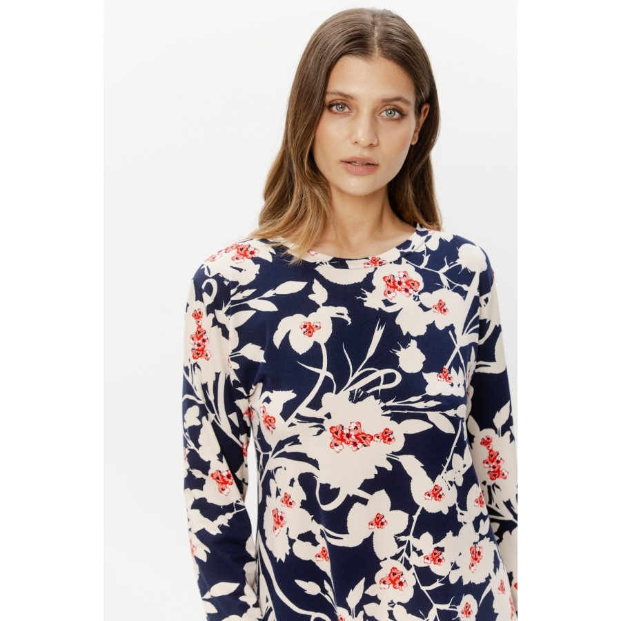 Camisón largo viscosa estampado floral visto de espalda, corte amplio y caída fluida
