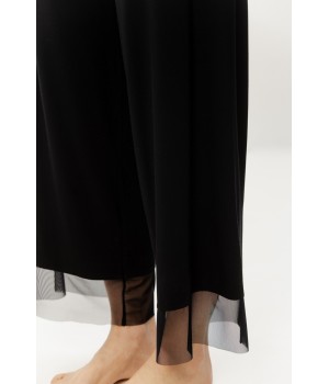 Rückenansicht des schwarzen Pyjama-Sets aus Micromodal